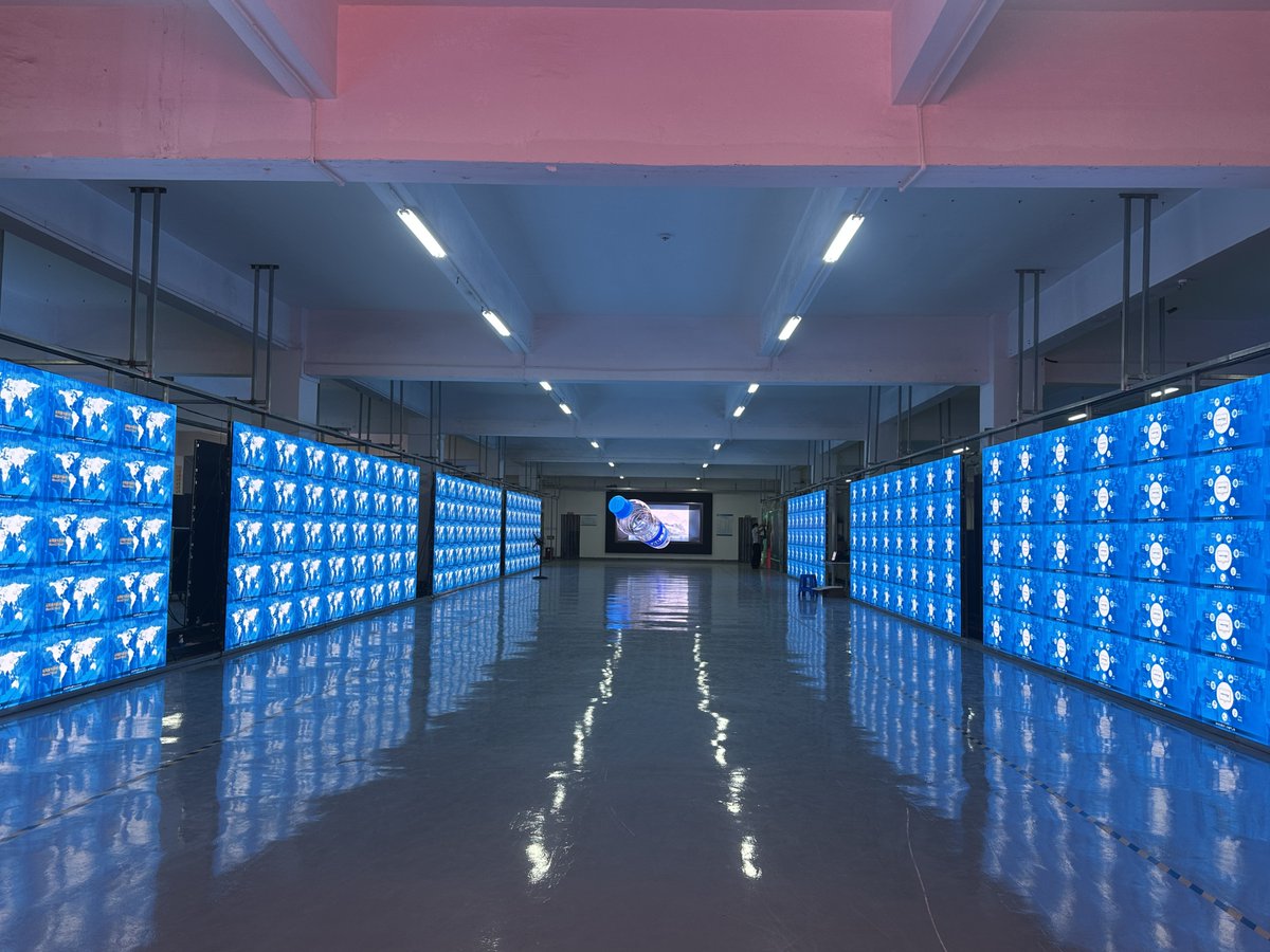 _USERDisplay's tweet photo. 👥 Great products start with great teams.

From R&amp;D to after-sales support, USER delivers reliable LCD &amp; LED solutions trusted in 100+ countries.

📧 Contact: lois@usersdt.com
🌐 Website: https://t.co/ktt6fQQT3C

#user #teamwork #leddisplay #oem #manufacturing https://t.co/4UEvNaaOEJ