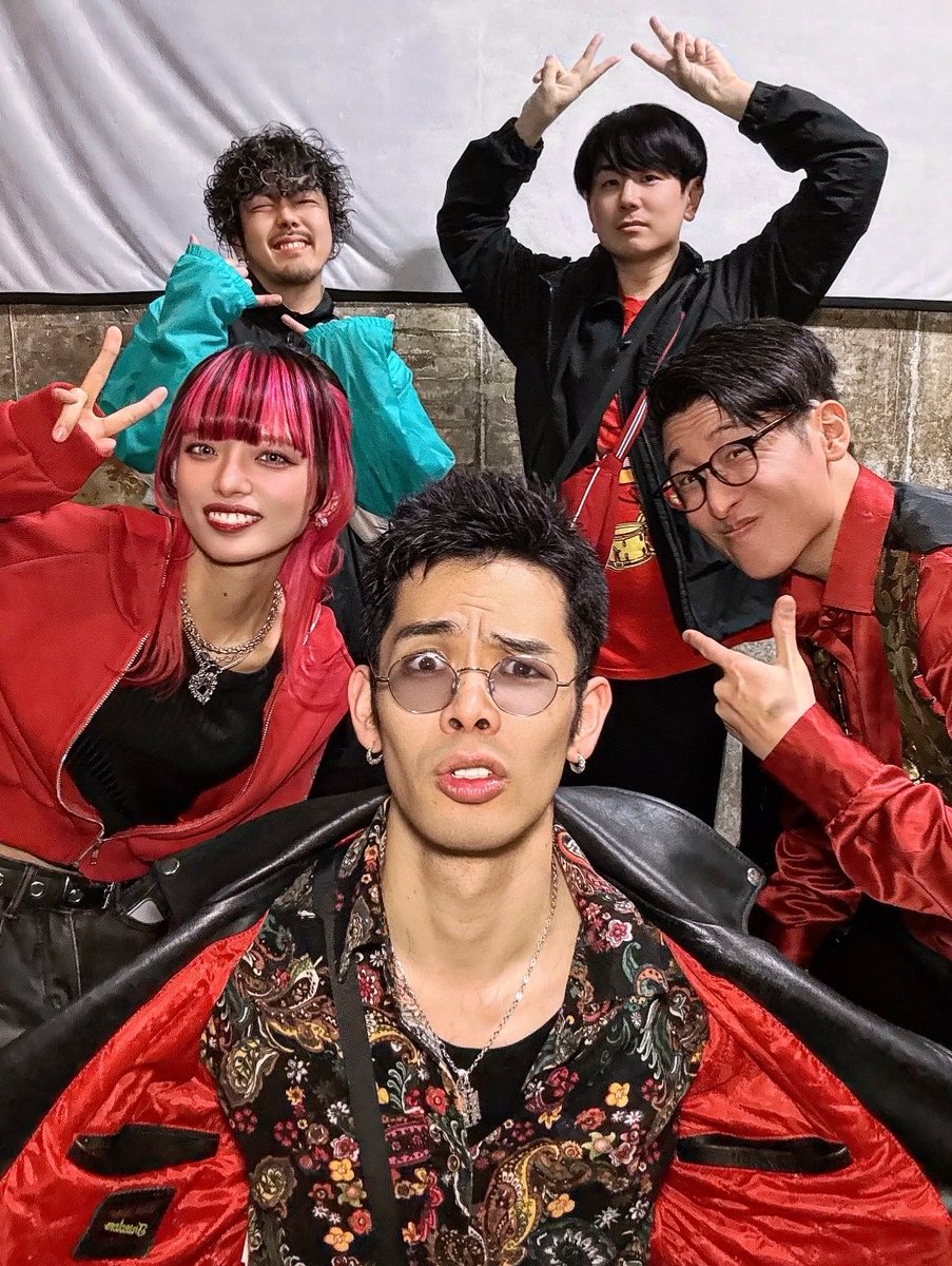 Red_to_the_AFRO's tweet photo. ❣️今月のAFRO'S GIG❣️

✔︎ 06.24(水)📍梅田BANGBOO
✔︎ 06.25(木)📍神戸三宮 ダイスキッチン(acoustic)
✔︎ 06.29(月)📍心斎橋 歌う魚(acoustic)

6月後半戦突入⚡️
赤いアフロはまだまだ止まらないぞっ‼️

各日取り置きご予約受付中、待ってるぜエビバディ👊🏻❤️‍🔥

#赤いアフロ
#アフロとライブ https://t.co/TR05lz5Uob
