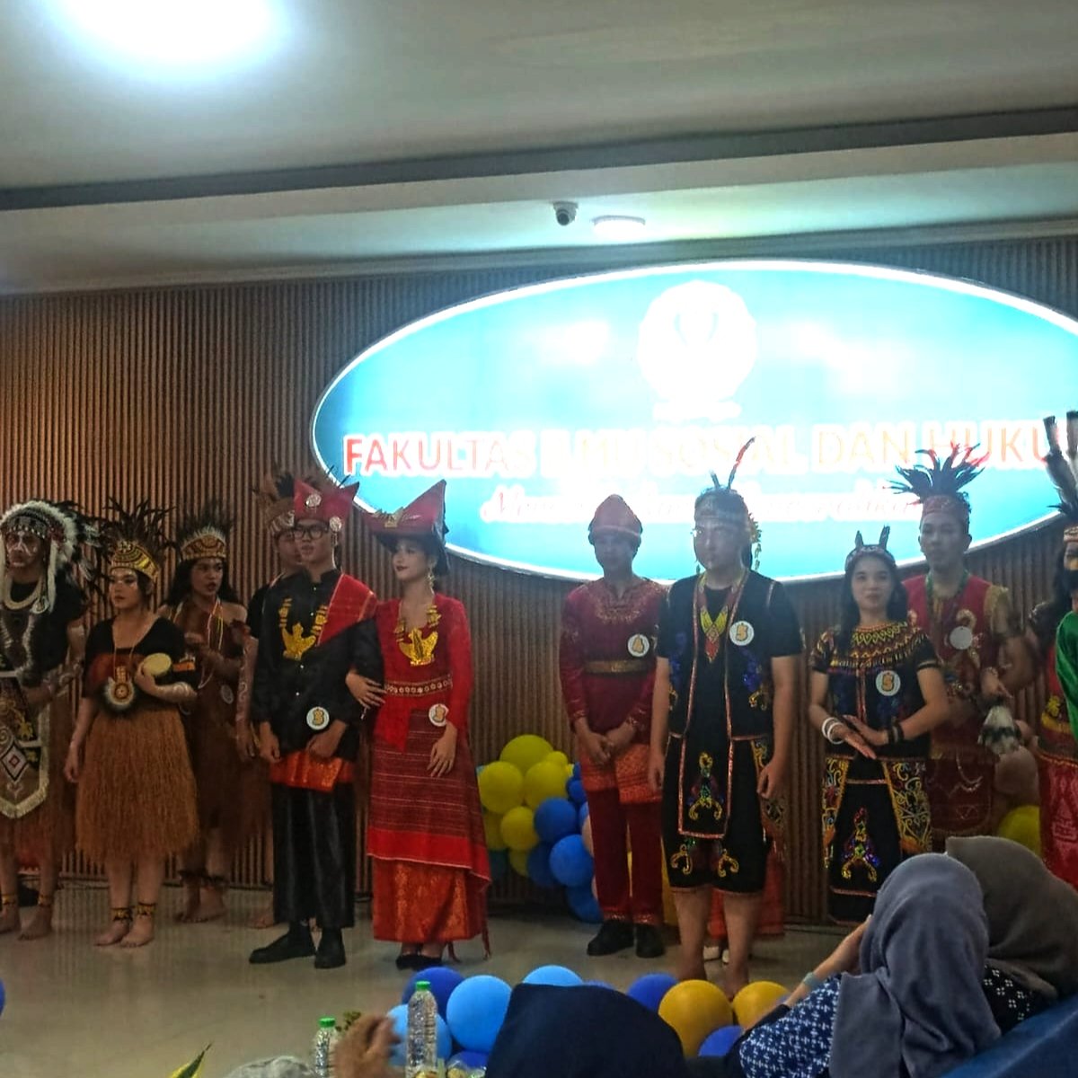 gapawgapaw's tweet photo. Bagian yang paling bikin mata susah pindah? Fashion show baju adat gak sihh??👀

Karena setiap pakaian adat punya ciri khas dan identitas daerahnya masing-masingg https://t.co/xS91Bt5SU6