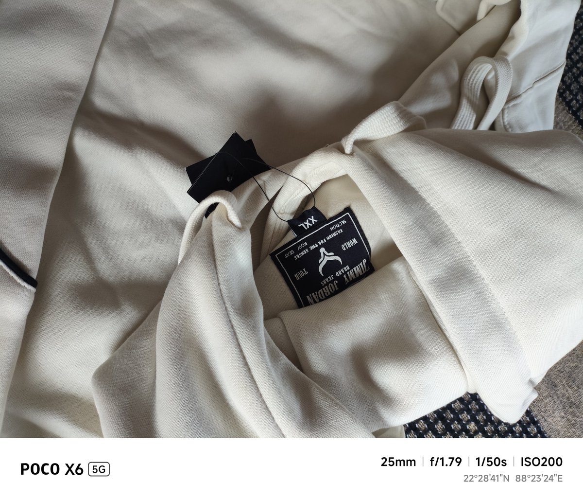 sumuchini's tweet photo. @Jim_Jordan @facebook @instagram  friends beware of buying JIMMY JORDAN clothes online. they supply you over size items &amp; then refuse to return &amp; insist for exchange through app. but when try to send exchange request you will not find your choice of size or any other products. https://t.co/0Ri1riWb5b