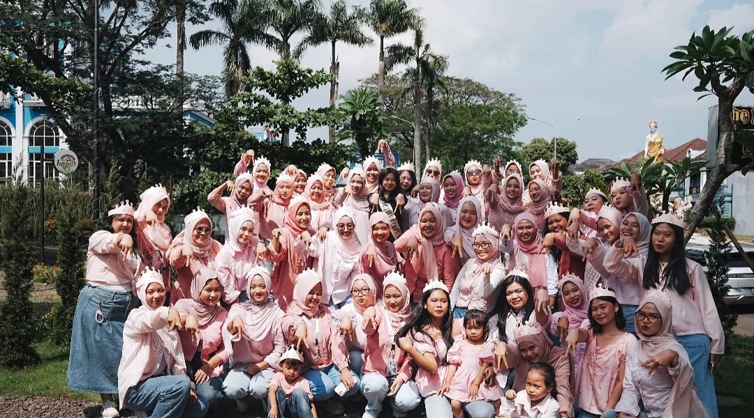 ChaniaRegita2's tweet photo. Qeela with aqeevers 🥳🤩🩵🩷 https://t.co/Ialhp0ZYLV