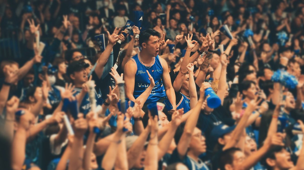 TVGweb's tweet photo. ／
相葉雅紀出演
ジャパネット40周年CM特別版に
長崎ヴェルカが登場🏀
＼

Bリーグ優勝決定の瞬間や、
地元・長崎市での報告会の模様など収録📣
感動の瞬間を再感できるCMに

📌6/16「THE TIME,」内
📌6/21「相葉マナブ」内
ほかで放送予定📺

🔽記事はこちら
https://t.co/tMCUMaCgdo

#長崎ヴェルカ https://t.co/D5oCAc18fQ
