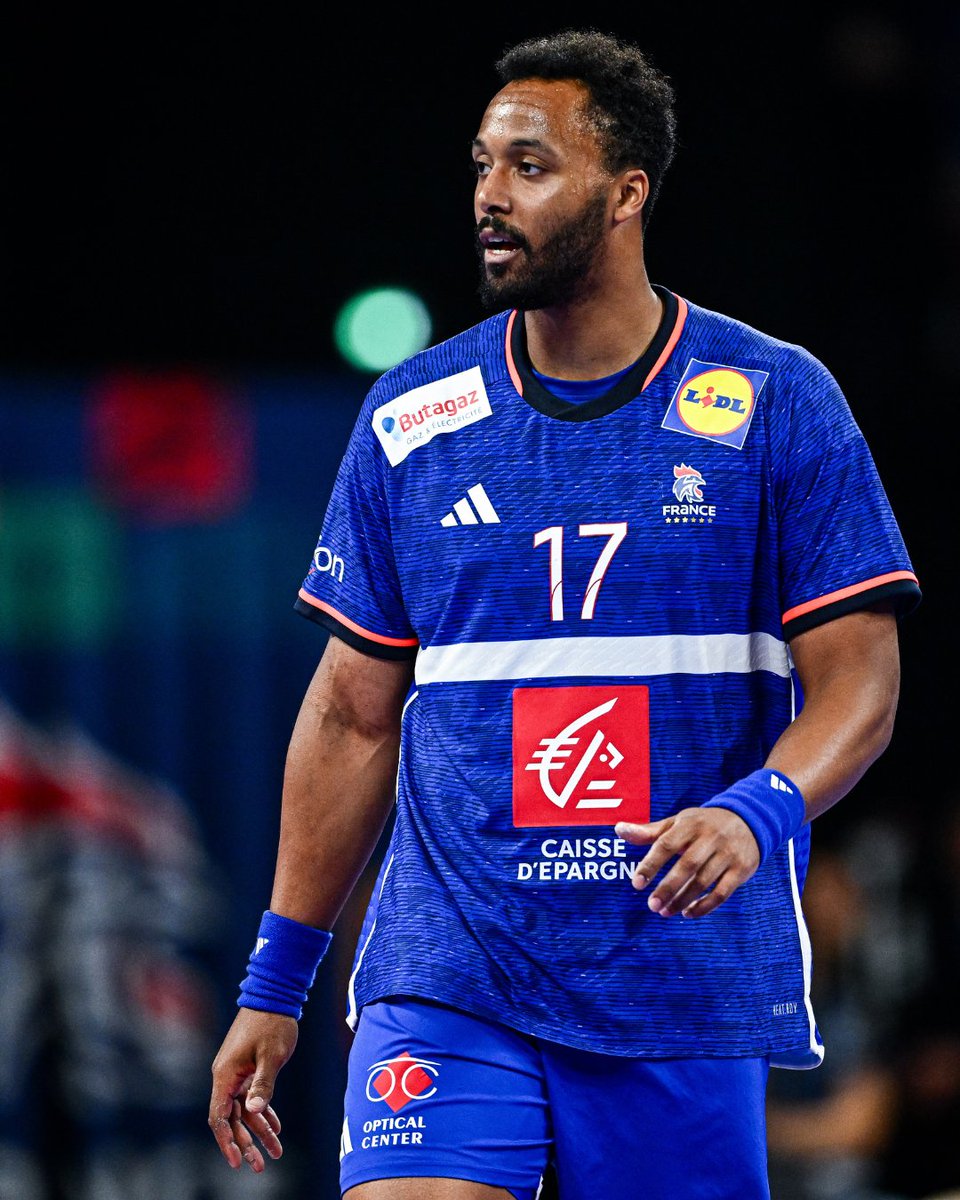 FRAHandball's tweet photo. Félicitations à notre capitaine Ludovic Fabregas ainsi qu'à Dika Mem et Timothey N'Guessan pour le titre de champion d'Europe remporté hier à Cologne par le FC Barcelone ! 🏆

Retour sur le Final 4 de la Ligue des Champions dans l'entretien du lundi avec Ludovic Fabregas ⬇️
https://t.co/6zyQLbwpBN

#BleuetFier