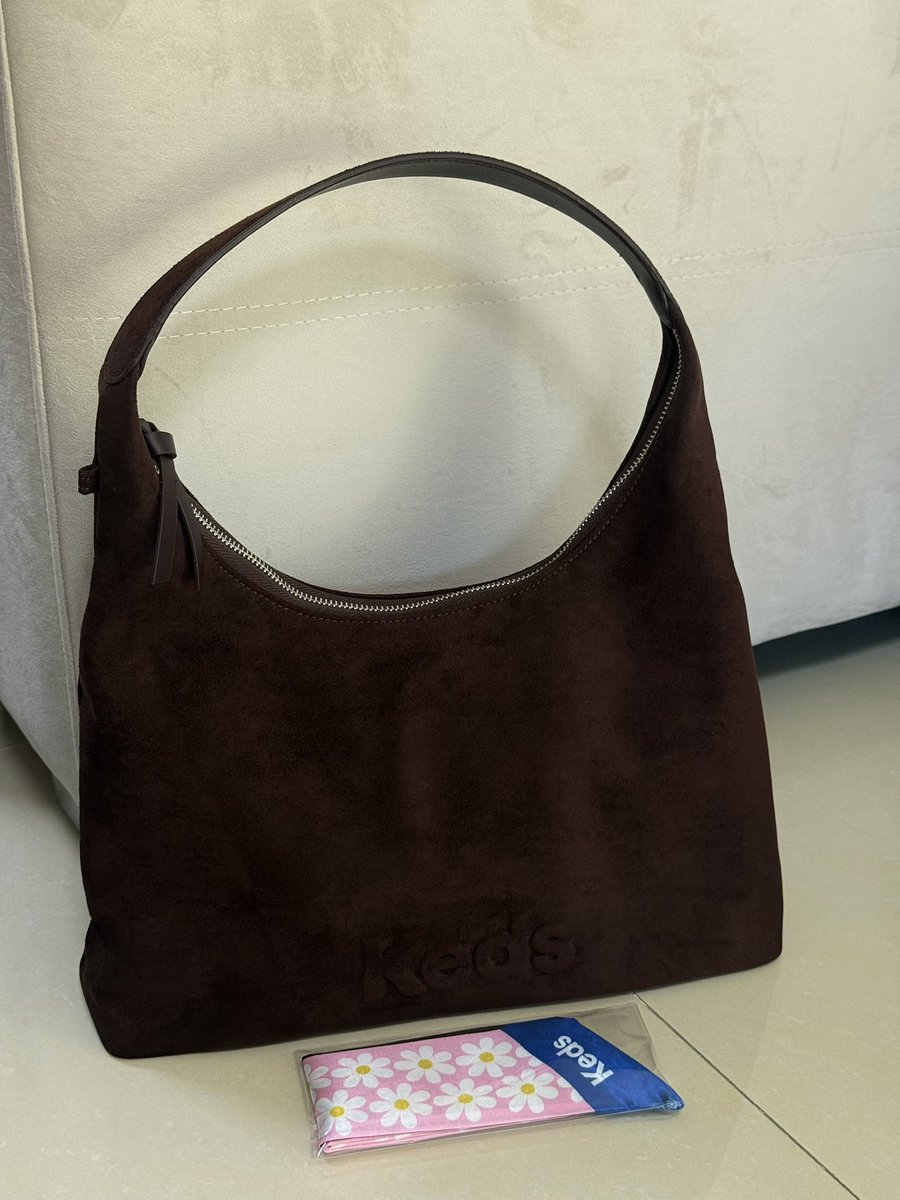 chubbycheeksgrl's tweet photo. กระเป๋า Keds รุ่นใหม่ Wander Hobo Bag แถมผ้าคล้องกระเป๋า (ยังไม่ได้แกะ) สะพายถ่ายรูปครั้งเดียว 990.- (from 1,490.-) รส🔖✅

#ตลาดนัดkeds #ส่งต่อกระเป๋า #ส่งต่อกระเป๋ามือ2 #ส่งต่อกระเป๋ามือสอง #กระเป๋าสะพาย #กระเป๋าkeds #ส่งต่อkeds https://t.co/Ed2mc7AkaZ