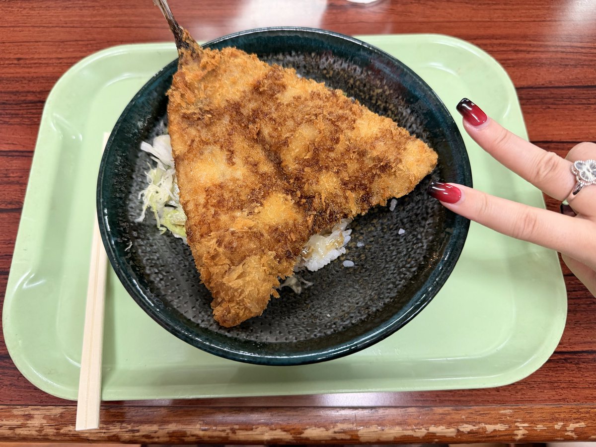mican_cape's tweet photo. 金谷港のクソデカ鯵フライ23cm https://t.co/u8eFLMr97u