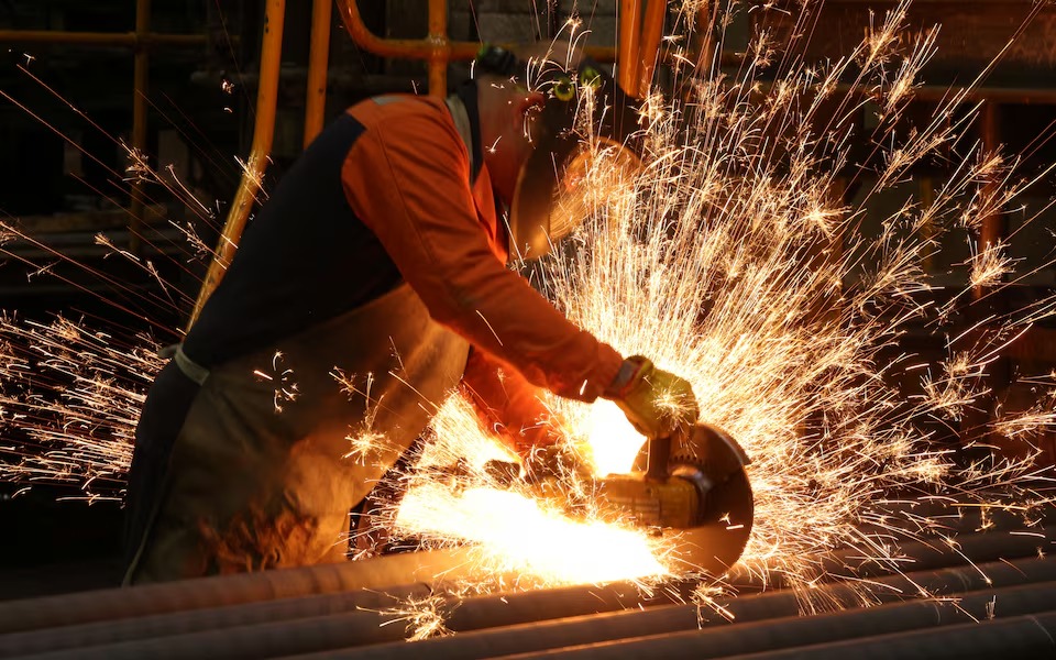 MarioNawfal's tweet photo. 🇬🇧 Britain is now warning that high energy costs could hollow out its factories.

The main trade body representing British manufacturers says more than half of firms have seen no benefit from the government’s industrial strategy, while a quarter have moved production abroad or are considering it.

Without cheaper energy, Britain risks deindustrialisation.

The Iran war has pushed energy prices even higher, adding more pressure on businesses already struggling with expensive power.

Expanding relief across manufacturing would cost £3 billion a year and help protect 2.5 million jobs.

Source: Reuters / Writer: Sol
