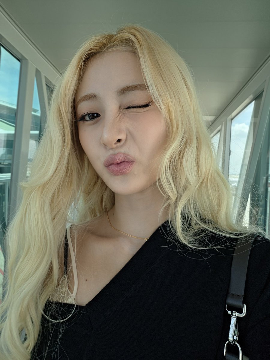 huhyunjinpics's tweet photo. yunjin weverse update https://t.co/AWpSDMAewW