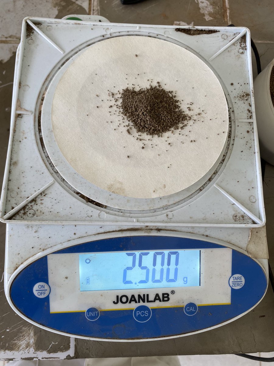 BelindaABATONI's tweet photo. My Monday spent in the soil laboratory😌 https://t.co/ucPViBg3fa