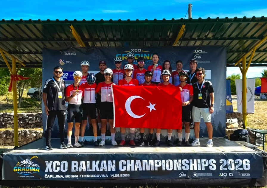 GSB_Manisa's tweet photo. 🇹🇷 Manisalı milli sporcumuz Nazife Tuncel’den Balkan ikinciliği!

Bosna Hersek’te düzenlenen 2026 Dağ Bisikleti Balkan Şampiyonası’nda ülkemizi temsil eden sporcumuz Nazife Tuncel, Genç Kadınlar kategorisinde Balkan ikincisi olarak gümüş madalyanın sahibi oldu. Sporcumuzu ve antrenörümüzü tebrik ediyor, başarılarının devamını diliyoruz. 👏