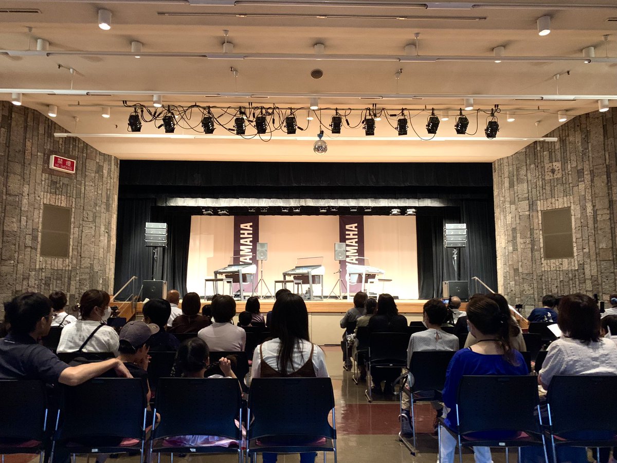 YukoKawada69347's tweet photo. 昨日は #YEF2026 #ヤマハミュージック宇都宮店 大会 審査♪
#ELS03XF #ELS03XR #ELS02C が並ぶステージは壮観✨沢山の皆さんが03でも演奏され全ての素晴らしい演奏に拍手👏
続く《YEF2026》は成長の時♪
ここからの《YEF2026》も応援📣
#エレクトーン #Electone #ヤマハエレクトーンフェスティバル https://t.co/kNF7AiVA4D