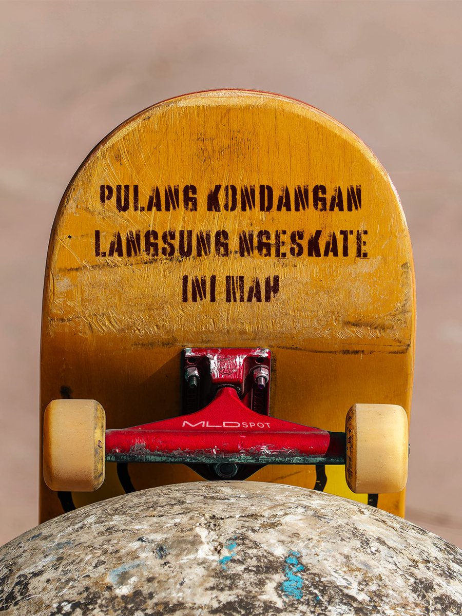 MLDSPOT's tweet photo. Mantep nih buat daily, ngeskate, sampe kondangan juga! Lo bakal beli gak?

#MLDSPOT #SpotNongkrongDigital #AnakNongkrongMLD #Vans https://t.co/FTtx4yz87j
