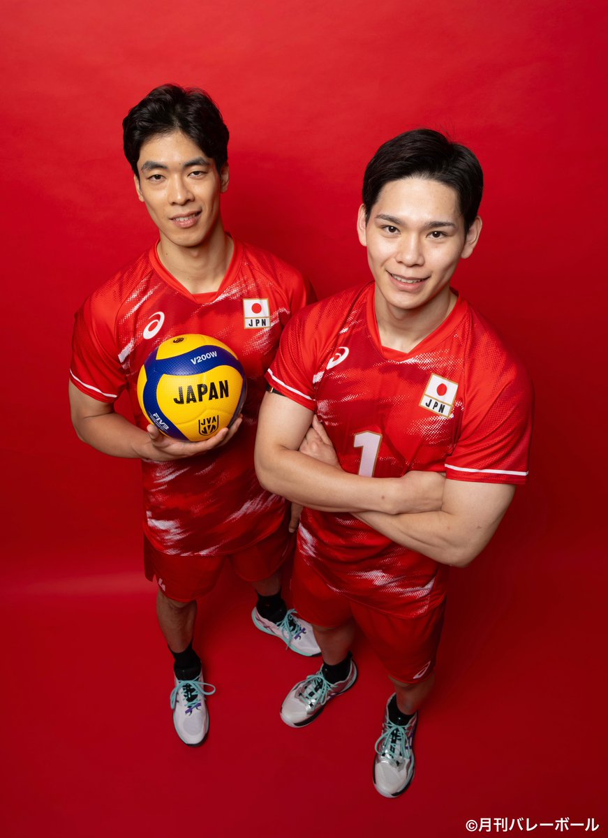 getsu_vb's tweet photo. ◤￣￣￣￣￣￣￣￣￣￣￣
#月刊バレーボール 7月号
本日発売‼
＿＿＿＿＿＿＿＿＿＿＿◢

ご購入は全国書店、または以下より↓
https://t.co/vZrBlNfdh7

最強サウスポーの系譜
#宮浦健人 & #西田有志 対談の
アザーカットをお届け✨

6月24日（水）から行われる
ネーションズリーグ第2週に向け、
2人の思いをぜひチェックしてください👀

写真／中川和泉（@izm_naka）
.
#バレーボール