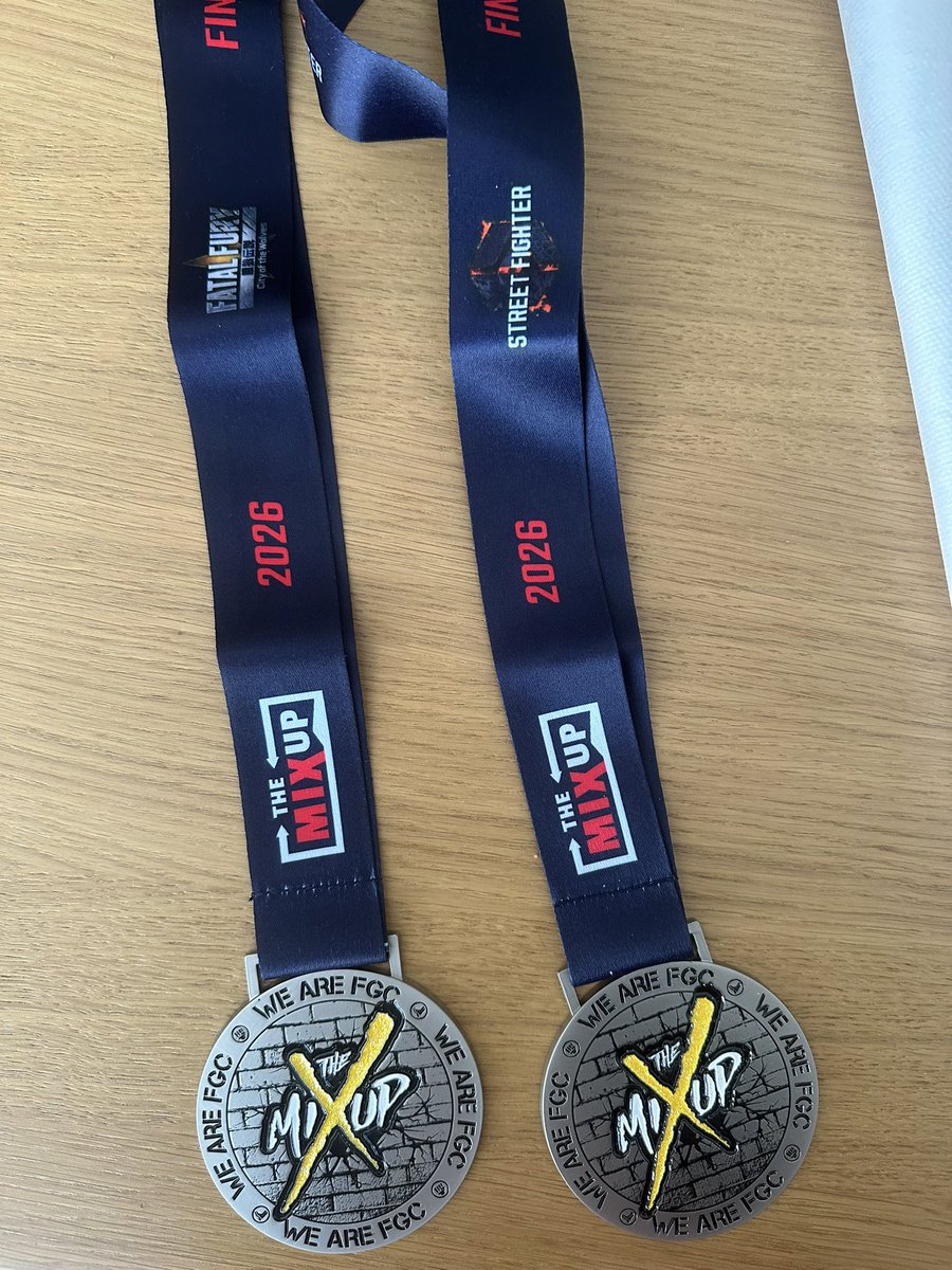 H_S_N_12's tweet photo. @THEMIXUPLyon est terminé et  je repars avec 2 médailles encore 😁
3 jeux , 3 top8 :

- 7e sur King Of Fighters XV
- 7e sur Street Fighter 6
- 7e sur Fatal Fury : City of the Wolves

Merci à tous ceux qui me supportent et soutiennent…
Merci à @IFCameroun https://t.co/Hg4odmzWfZ