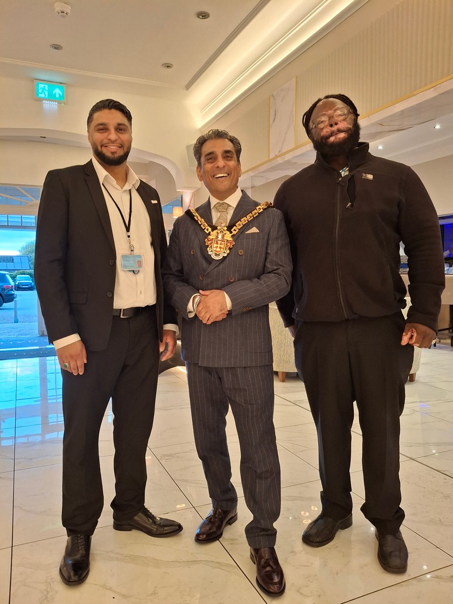 WolvesMayor's tweet photo. Thank you to Compton Care for the invitation and for hosting such a memorable evening. It was a pleasure to support this special event and see so many people come together in support of the charity's invaluable work. https://t.co/zPy8J48y7w