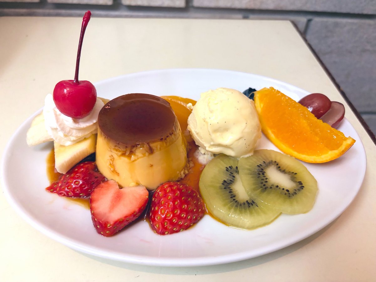 gallerycafemiro's tweet photo. ミロの自家製プリンは
クリームとチェリーを乗せた【シンプルプリン】
昔からの当店のスタイル、フルーツを添えた【ミロプリン】
たっぷりのフルーツとアイスクリームを盛り合わせた【プリンアラモード】
の3種類です🍮✨✨

(フルーツは仕入れや季節により異なります) https://t.co/ufRiz0L2NW