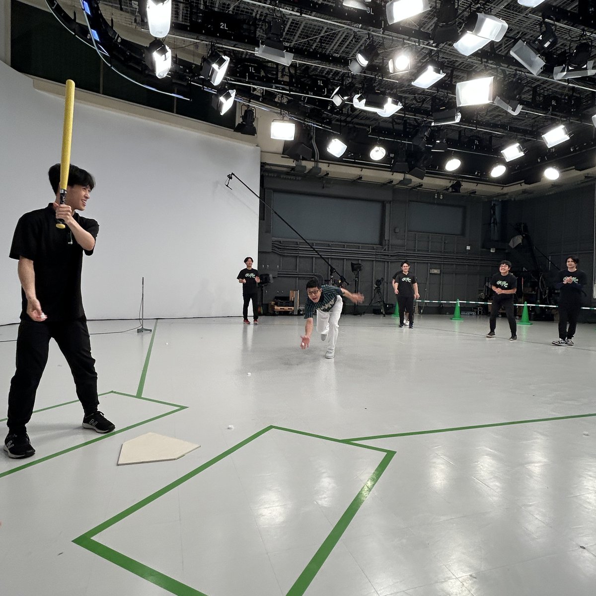 THETIME_TBS's tweet photo. 🌤お国じまん中継  📺
📡6月15日(月)のトピックスは

＼梅雨でも出来るニュースポーツ⚾️／
🙋‍♂️#CBCテレビ #若狭敬一 アナ

今回の中継は名古屋市からお届け📢
紹介したのは、ペットボトルのキャップを使ってプレーする「キャップ野球」！

誰でも大きく曲がる変化球を投げられるのが特徴で、全国大会も開催される人気のニュースポーツです✨️

今回は東海地区を代表するチーム「United Nagoya」の皆さんにご協力いただきました！
エース・後藤さんが披露した”魔球フォーク”にスタジオもびっくり😳

さらに若狭アナも真剣勝負に挑戦🔥
雨の日でも気軽に楽しめる「キャップ野球」でした！
大☆成☆功🏅

#thetime_tbs
#CBC　
#愛知県 #名古屋市
#キャップ野球
#お国じまん中継 　
@cbcspoon1053 @CBC5ch_pr @cbc_announcer
