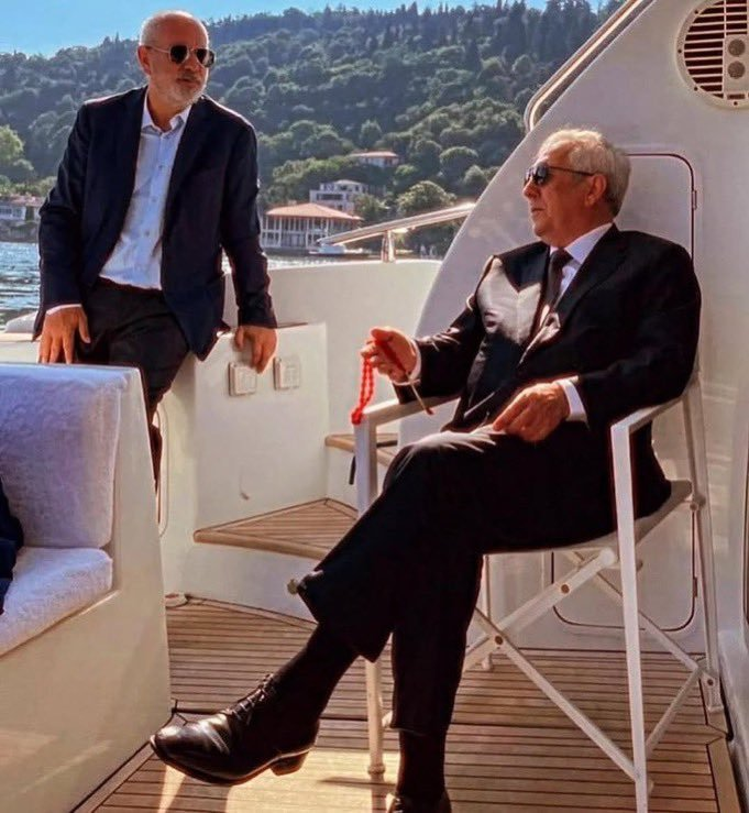 millicabogdanov's tweet photo. 8 sene sonra başkan olup yine kampa transfer yetiştiremedim https://t.co/MqxwML3ekL