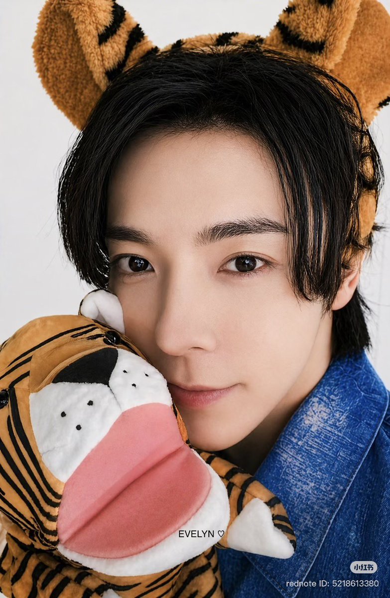 tokki_jinnhae's tweet photo. the ktown4u pob poca 🩷
tiger 🐯 hae with baby tiger 🐯

#DONGHAE  #동해 https://t.co/WBmBgOFXax