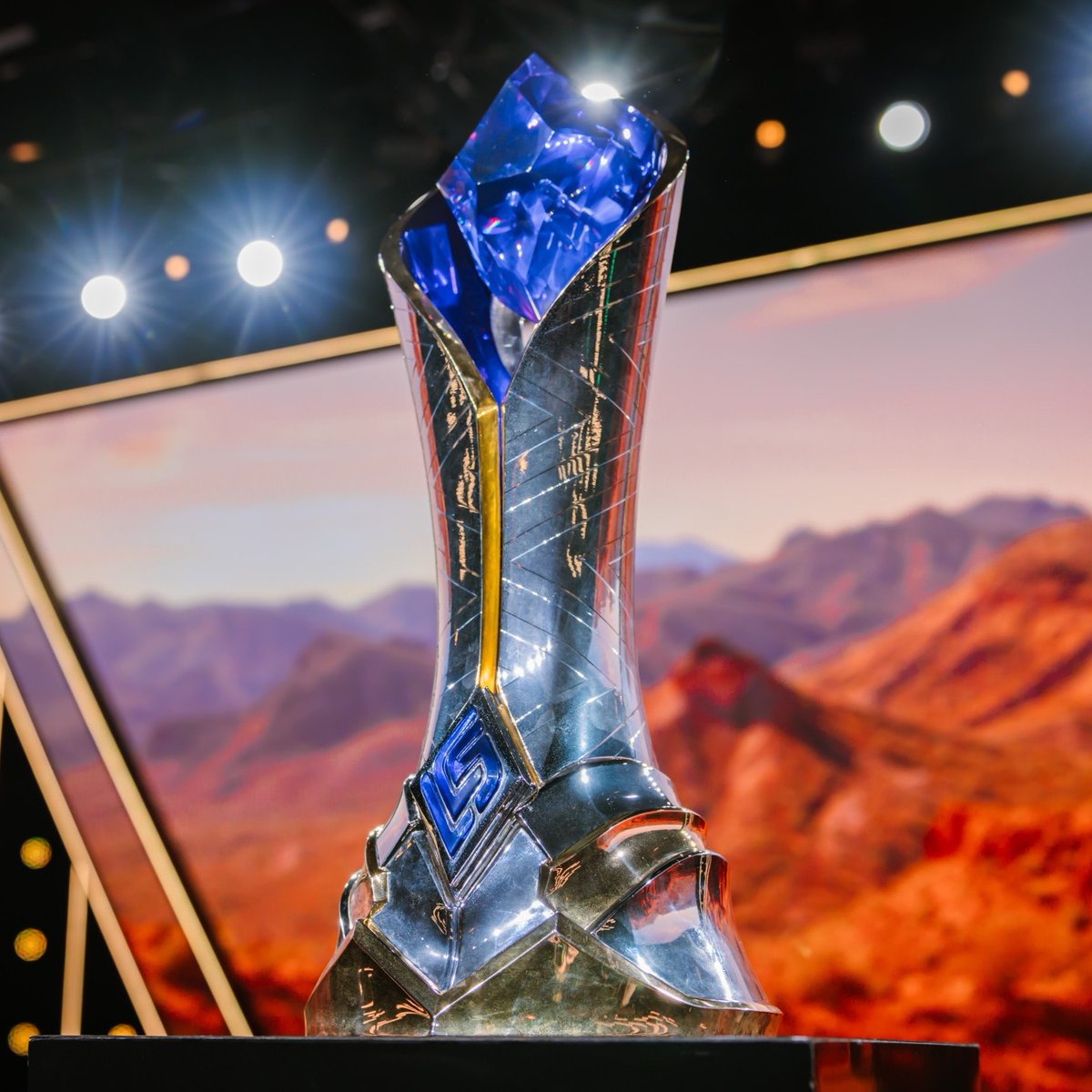 Polymarket League of Legends tweet media
