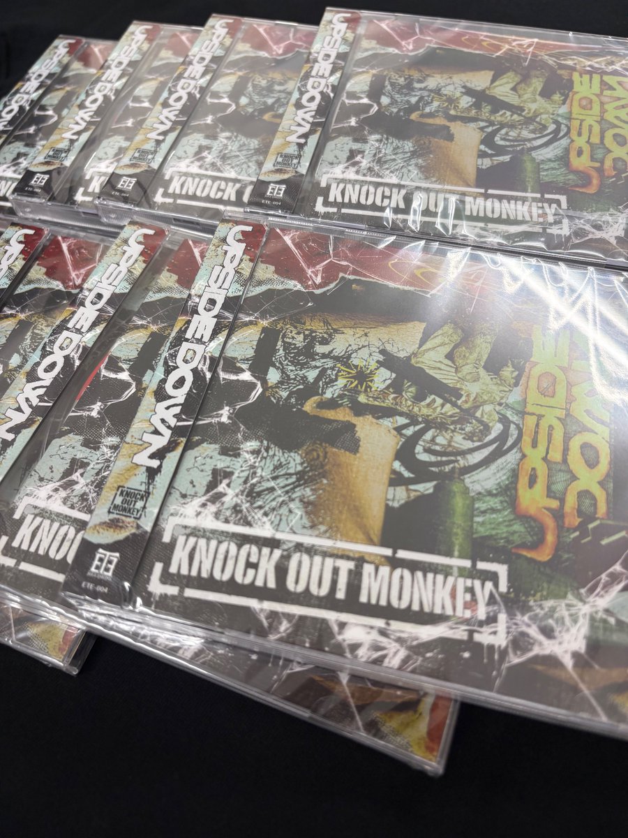 KOM_Official's tweet photo. 🔥NEW EP RELEASE🔥

KNOCK OUT MONKEY
【UPSIDE DOWN】

2026.6.24 Wed
9年ぶりの全国流通作品。
https://t.co/PSd0uh8wWg

ひっくり返せ。
ここからまた始める。

全7曲収録
品番：ETE-004
¥2,960（税抜）

#KNOCKOUTMONKEY
#UPSIDEDOWN
 #邦ロック #ラウドロック https://t.co/sBY5X6FSjz