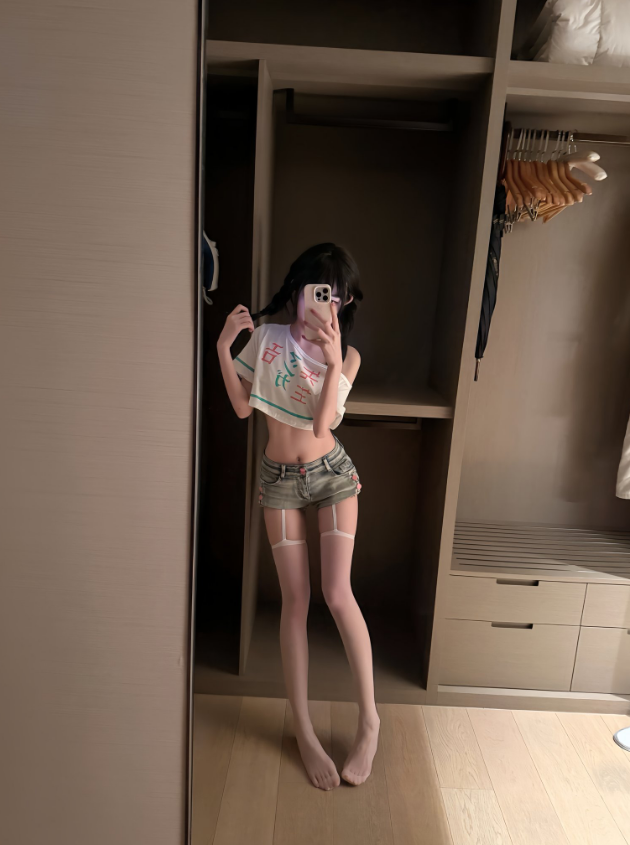 Sissy4135178042's tweet photo. コスプレしてないとただのチビ女です https://t.co/wAm4zeDSHr