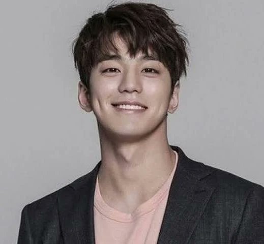 iammaryces's tweet photo. @teaminnavofc For me pedeng gumanap sya sa role ni Kim Min-kyu sa Business Proposal hihi 

#MarcSantiago https://t.co/uCbTF8gU7X
