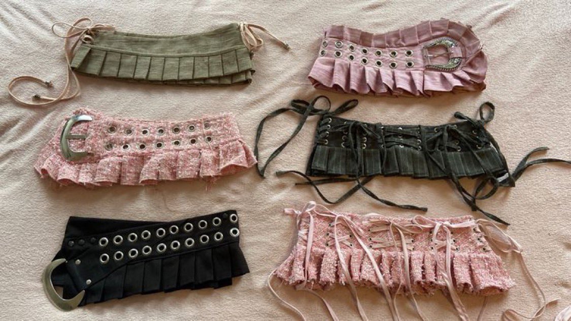revesrosess's tweet photo. belts or... mini mini skirts https://t.co/m1mkd4Wq4x