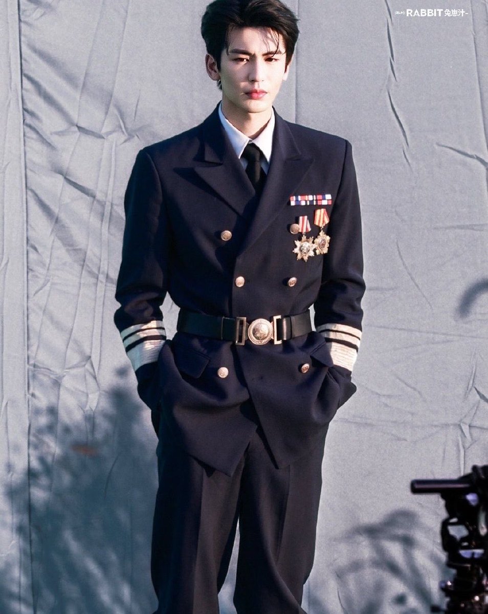 thatyappergrace's tweet photo. I love my men in suits and uniforms 🤤

#Overdo #ZhangLinghe https://t.co/lZkAOxUwa0