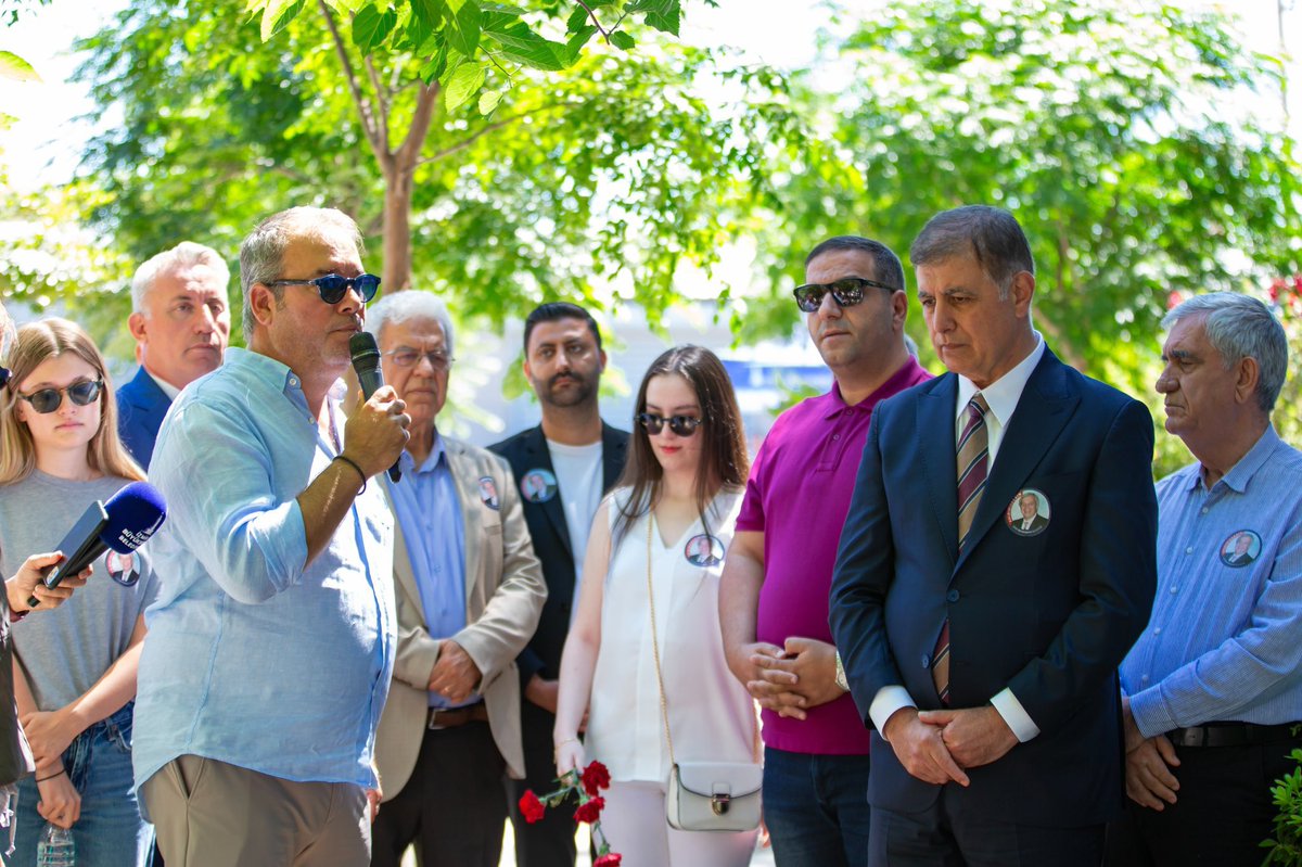 drcemiltugay's tweet photo. İzmir'e unutulmaz eser ve izler bırakan merhum Büyükşehir Belediye Başkanımız Ahmet Piriştina’yı aramızdan ayrılışının 22'nci yılında kabri başında saygı, sevgi ve özlemle andık.

Başkanımızın emanetini yaşatmak ve İzmir'in onun hayallerindeki gibi hak ettiği değeri bulması için tüm gücümüzle çalışmaya devam edeceğiz.

Efsane başkanımıza şehrimize kazandırdığı sayısız hizmet ve mirasları için sonsuz teşekkür ediyor, kendisine bir kez daha Allah'tan rahmet diliyorum.