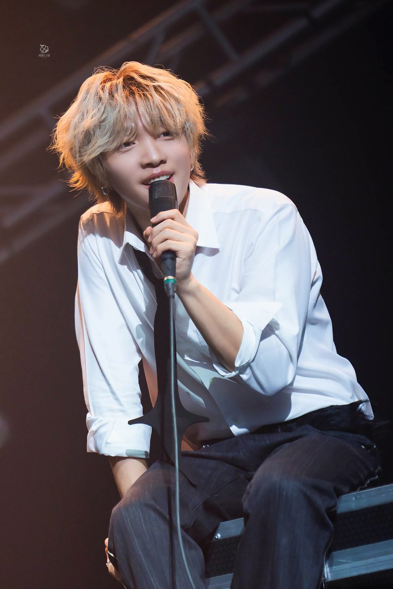 sewoonwing's tweet photo. 260404  Jeong Sewoon Concert 'Margins' 
  
미지근한 온도, 넘치기 직전 사랑
적당히 파란 하늘
♫정세운 - 장난스럽고다정하게

#정세운 #JEONGSEWOON https://t.co/MVyz5pmHlZ