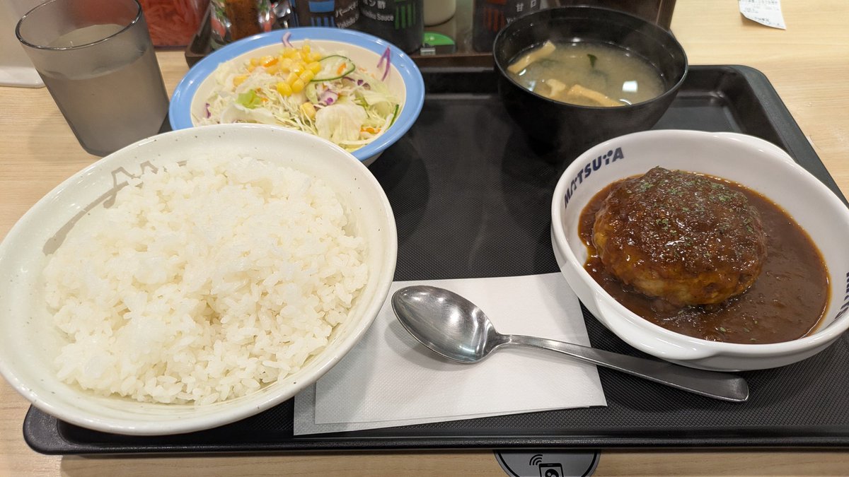 VFes15's tweet photo. チーズINデミハンバーグ定食
#松屋
1000円でお腹いっぱい食べれる松屋さんは偉大🤤
外国人従業員さんたちの言語が明らかに英語ではなくスワヒリ語（っぽい） https://t.co/GizSPGEbIN