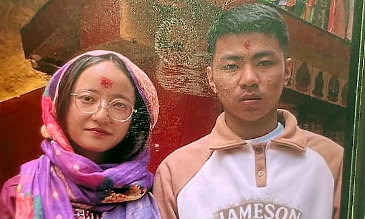HateDetectors's tweet photo. A 22-year-old woman was allegedly murdered by her boyfriend following a heated argument over suspected infidelity in Bengaluru’s Bellandur police station limits on Sunday morning.

The deceased has been identified as Aati Hangma Suba (22), a native of Sikkim, who was working as a receptionist at a private salon in the city.

The accused, identified as Purba Lepcha, a native of Darjeeling, was employed as a waiter at a private hotel in Bengaluru.

Senior officer told reporters that the couple had been in a relationship and had moved to Bengaluru about a month ago. They were living together in Doddakannalli.

Investigators said the accused suspected the woman of being in contact with another man, which reportedly led to frequent disagreements between them.

On Sunday morning, an argument broke out between the couple over the issue. As the altercation escalated, the accused allegedly attacked the woman with a kitchen knife and slit her throat, killing her on the spot.

Preliminary investigations indicate that the murder was triggered by the accused’s suspicion regarding the victim’s relationship with another person.

Bellandur police rushed to the scene after receiving information about the incident and took the accused into custody. A case has been registered, and further investigation is underway.

The victim’s body has been sent for post-mortem examination. Police are probing all aspects of the case.
