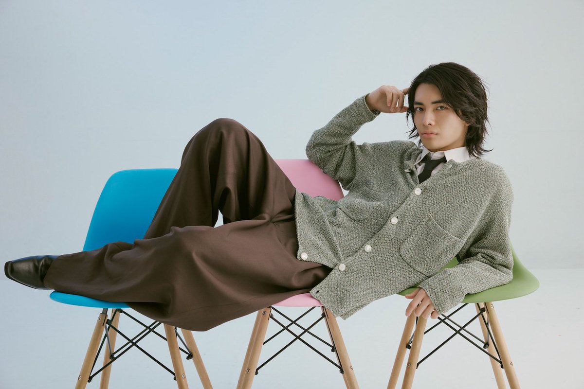 Emo_miu's tweet photo. ＼Emo!BOOKインタビュー／
❤️#武藤潤(#原因は自分にある。)
1st 写真集『燕飛』📸
チェキプレも【エモ写真16枚】

「25年の人生の総集編のような一冊」

💭写真集を通して気付かされた
　"自分らしさ"とは？
🔗https://t.co/8mOf6ZlxA2

@genjibu_sdr 
@muto_photobook
#燕飛 #ゲンジブ #Emomiu https://t.co/bKTdO6zLj5