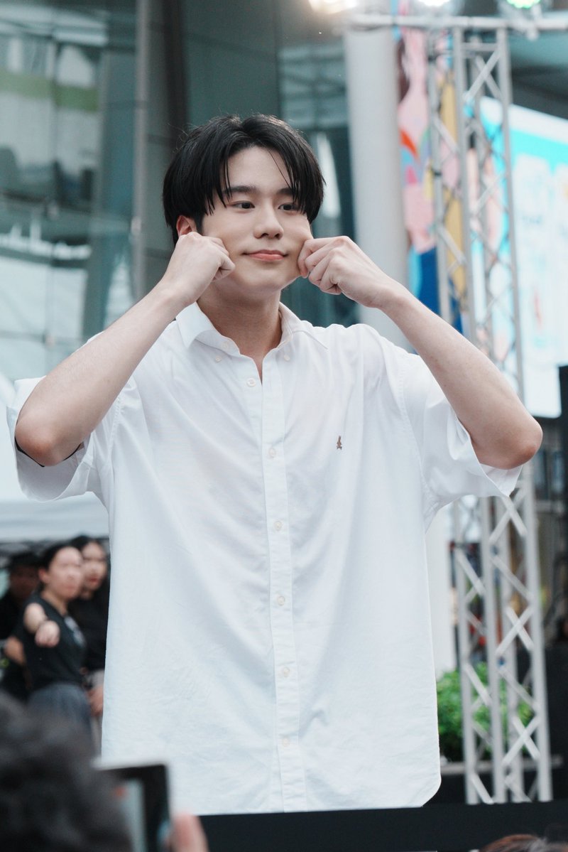 iz_theofficial's tweet photo. โดนใครตกเพิ่มบอกหน่อย 🤗

#iZBuskingxCTW 
#iZ https://t.co/8VZ2gtkEhf