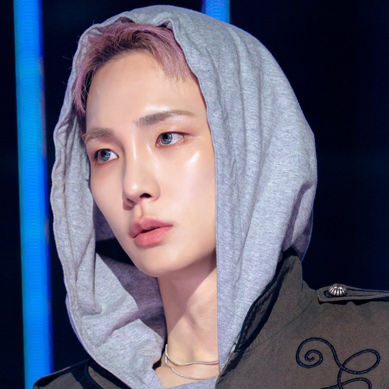 LQ_key's tweet photo. 김기범 얼굴
#Atmos #KEY https://t.co/HMvBq7CuR1