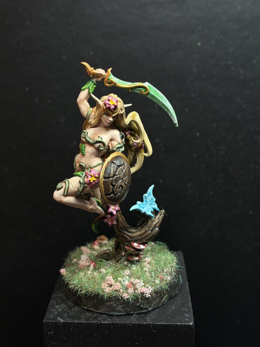 AzureCross13's tweet photo. Liora, Warden of the Cinderwood from @LegendsofSignum done. This completes my dryads collection (for now).
Next will be some witches from the Sabbath of the Black Cat before I delve into the Kitsune clan I got from Kickstarter.
#miniatures #miniaturepainting #LegendsofSignum https://t.co/exIV6tCWEJ