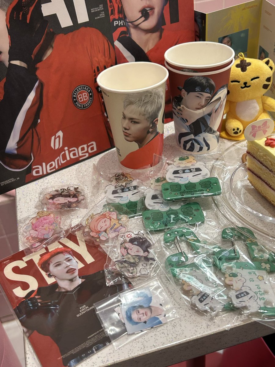 ______129s's tweet photo. @everlastksy_96 様
@yolumlovesyou 様

可愛い空間とケーキに豪華な特典で素敵な
前夜祭ができました!!🐯🖐🏻

ラキドロも思いがけず、欲しかったものが
たくさんもらえたので愛用していきます🍀 https://t.co/0YX2Ia0JmJ