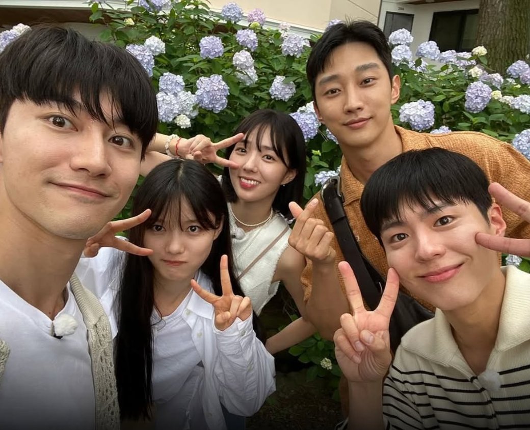 kdramamiss's tweet photo. love in the moonlight cast will reunite on a 10th anniversary variety show i really can't wait for it 🥹💕 https://t.co/cnFCF7rXIV