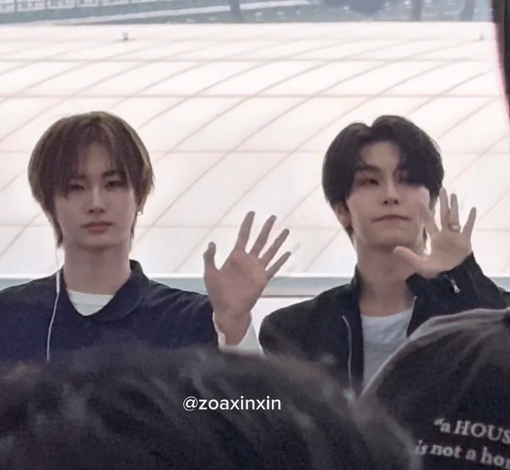 zoaxinxin's tweet photo. 절대절대 신냥이롱냥이 냥발 사이즈를 말해서는 안돼..🤫 https://t.co/glvcRG4UhU