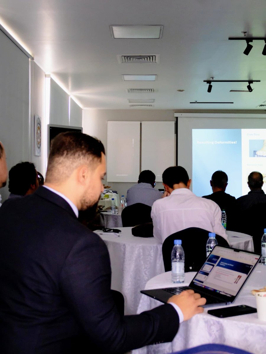 med_cluster's tweet photo. نفّذ #تجمع_المدينة_الصحي ورشة عمل متخصصة حول القدم السكرية، بمشاركة نخبة من الاستشاريين والمختصين، وذلك بهدف تعزيز الاكتشاف المبكر، وتطبيق أفضل الممارسات العلاجية، والحد من مضاعفات القدم السكرية، بما يسهم في رفع الكفاءة السريرية وتحسين جودة الرعاية المقدمة للمستفيدين. 

#المدينة_المنورة
