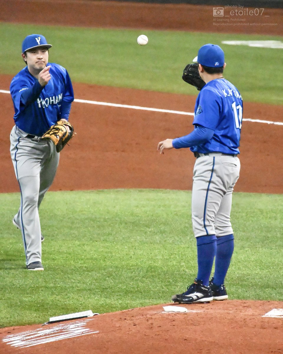 _etoile07_'s tweet photo. 2026.06.11 ⚾️ エスコンフィールド
（ ボール、ヨシ‼️⚾️👉🏻 ）
#baystars
#佐野恵太 選手
#東克樹 選手 https://t.co/yu7cST0Hnl