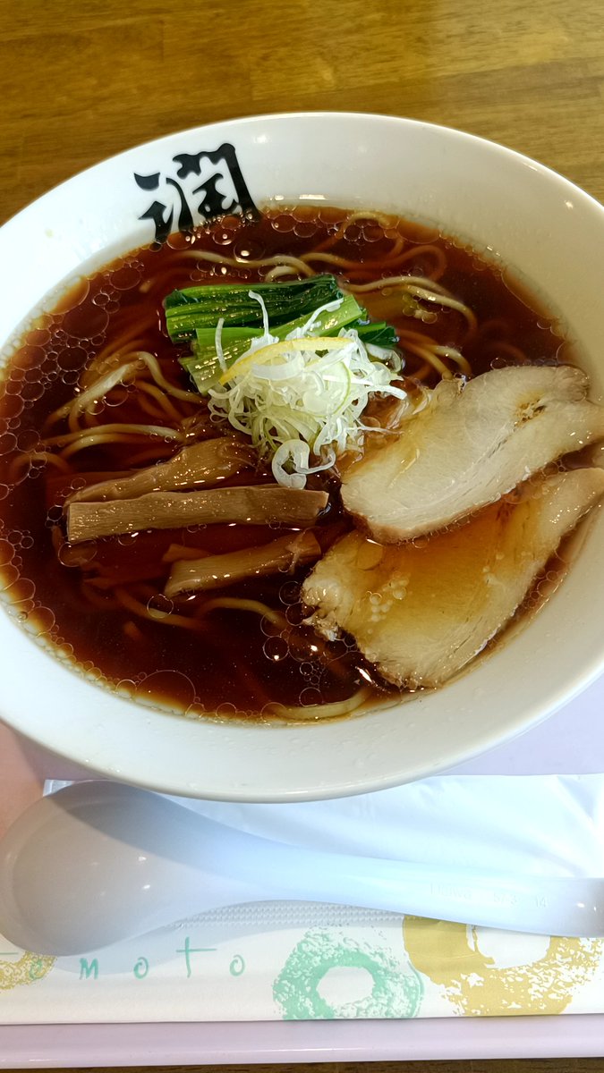 transform_1self's tweet photo. 笹だんご買いに道の駅新潟ふるさと村へ
長岡生姜醤油ラーメンも食べられたし、雪室コーヒーのカフェオレ飲めたし
糸魚川翡翠見たし花火の尺玉レプリカ見たし錦鯉見たしめっちゃ堪能して来ました 🎇 ✨ 
新潟楽し過ぎてまた行きたい🥺 https://t.co/phWr4IxcyA