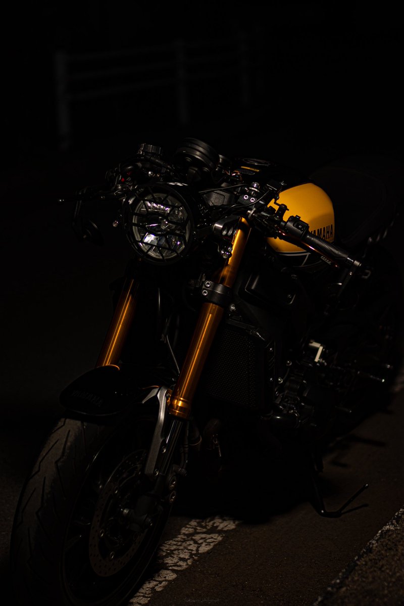 xsr9001212's tweet photo. 旧型のxsr900に乗ってる人でヘッドライト変えてる人お話聞きたいので、よろしければいいね下さい🙌 https://t.co/LiMk7jS5aR