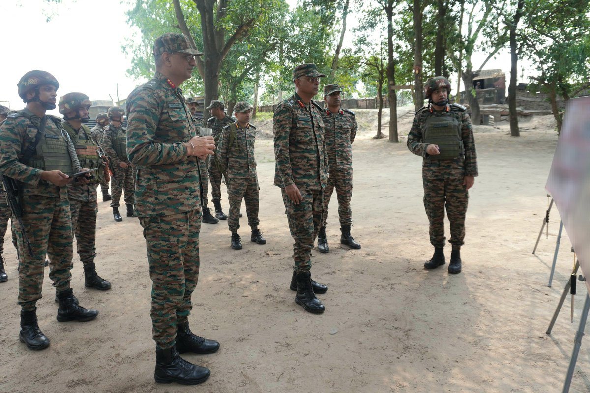 Whiteknight_IA's tweet photo. #WhiteKnightCorps | #OperationalReadiness

𝗔𝗗𝗩𝗔𝗡𝗖𝗜𝗡𝗚 𝗠𝗜𝗦𝗦𝗜𝗢𝗡 𝗥𝗘𝗔𝗗𝗜𝗡𝗘𝗦𝗦 𝗧𝗛𝗥𝗢𝗨𝗚𝗛 𝗙𝗢𝗥𝗖𝗘 𝗠𝗨𝗟𝗧𝗜𝗣𝗟𝗜𝗘𝗥𝗦

#GOCWhiteKnightCorps, accompanied by #GOCCrossedSwordsDivision, visited forward locations in the Akhnoor Sector to review the 𝗢𝗽𝗲𝗿𝗮𝘁𝗶𝗼𝗻𝗮𝗹 𝗣𝗼𝘀𝘁𝘂𝗿𝗲 and assess emerging 𝗙𝗼𝗿𝗰𝗲 𝗠𝘂𝗹𝘁𝗶𝗽𝗹𝗶𝗲𝗿𝘀 aimed at enhancing 𝗕𝗮𝘁𝘁𝗹𝗲𝗳𝗶𝗲𝗹𝗱 𝗔𝘄𝗮𝗿𝗲𝗻𝗲𝘀𝘀, 𝗥𝗲𝗮𝗹-𝗧𝗶𝗺𝗲 𝗠𝗼𝗻𝗶𝘁𝗼𝗿𝗶𝗻𝗴 and 𝗠𝗶𝘀𝘀𝗶𝗼𝗻 𝗘𝗳𝗳𝗲𝗰𝘁𝗶𝘃𝗲𝗻𝗲𝘀𝘀 along the Line of Control. During the visit, he reviewed the employment of advanced operational systems, interacted with troops at forward posts and commended their initiative in integrating 𝗠𝗼𝗱𝗲𝗿𝗻 𝗢𝗽𝗲𝗿𝗮𝘁𝗶𝗼𝗻𝗮𝗹 𝗖𝗼𝗻𝗰𝗲𝗽𝘁𝘀. He lauded the high standards of 𝗣𝗿𝗼𝗳𝗲𝘀𝘀𝗶𝗼𝗻𝗮𝗹 𝗘𝘅𝗰𝗲𝗹𝗹𝗲𝗻𝗰𝗲, 𝗔𝗹𝗲𝗿𝘁𝗻𝗲𝘀𝘀 and 𝗖𝗼𝗺𝗯𝗮𝘁 𝗥𝗲𝗮𝗱𝗶𝗻𝗲𝘀𝘀 displayed by all ranks and urged them to continue embracing 𝗔𝗱𝗮𝗽𝘁𝗮𝗯𝗶𝗹𝗶𝘁𝘆, 𝗜𝗻𝗴𝗲𝗻𝘂𝗶𝘁𝘆 and 𝗡𝗲𝘅𝘁-𝗚𝗲𝗻𝗲𝗿𝗮𝘁𝗶𝗼𝗻 𝗢𝗽𝗲𝗿𝗮𝘁𝗶𝗼𝗻𝗮𝗹 𝗣𝗿𝗮𝗰𝘁𝗶𝗰𝗲𝘀 while maintaining unwavering commitment to safeguarding the Nation's borders.

𝗔𝗹𝘄𝗮𝘆𝘀 𝗔𝗹𝗲𝗿𝘁. 𝗔𝗹𝘄𝗮𝘆𝘀 𝗖𝗮𝗽𝗮𝗯𝗹𝗲. 𝗔𝗹𝘄𝗮𝘆𝘀 𝗥𝗲𝗮𝗱𝘆.

We Serve We Protect!

@adgpi | @NorthernComd_IA | @SpokespersonMoD | @prodefencejammu | @PRODefLko | @PRODefPrayagraj | @PRODefDehradun | @PRODefPune | @PRODefKohima | @PRO_Vizag | @PRODefRjsthn | #IndianArmy | #WhiteKnightCorps | #OperationalReadiness  | #TechnologyEnabledOperations | #AkhnoorSector | #VigilanceAndValour | #NationFirst