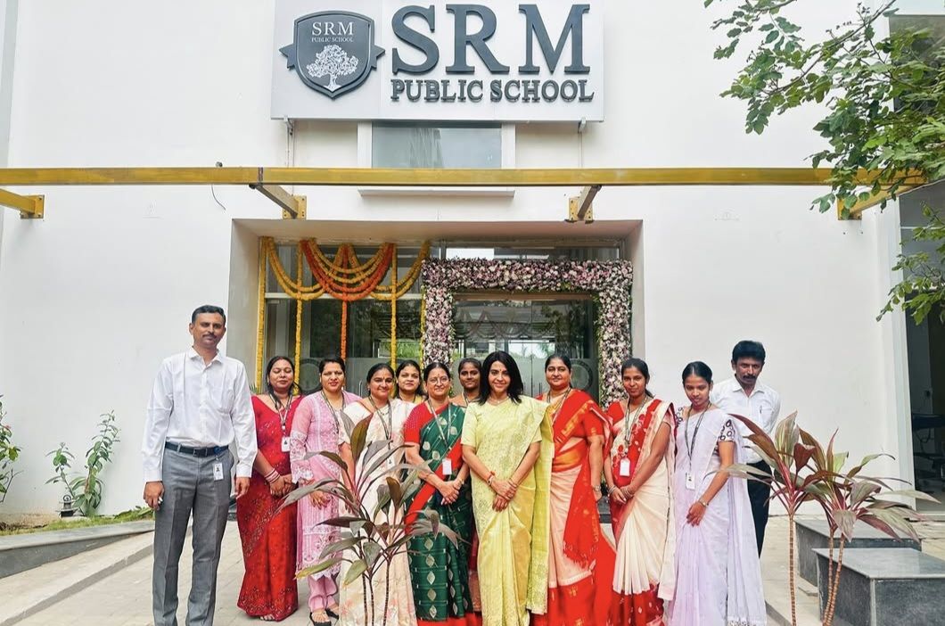 AP_CRDANews's tweet photo. Two Schools started operations from this academic year in Amaravati

🏫DAV Amaravati Rythu Vidyalaya (Partnership of Farmers Assoc &amp; DAV Public School, Chennai) - Transit Campus in Thulluru

🏫SRM Public School (SRM University Campus)

#AndhraPradesh #Amaravati https://t.co/bGxguQYRhT