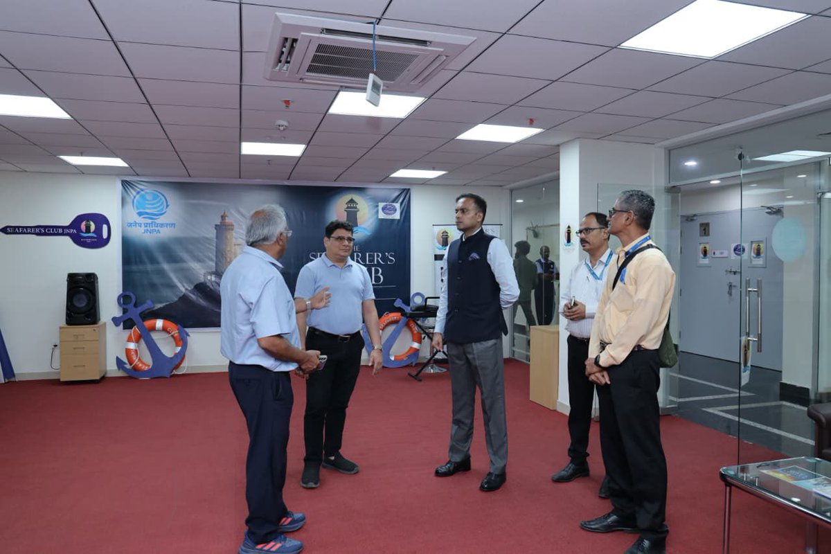 JNPort's tweet photo. JNPA was honoured to host Shri Rajesh Soundararajan, IAS, Deputy Chairperson, VOCPA (@vocpa_tuticorin). He was warmly welcomed by our Deputy Chairperson, Shri Ravish Kumar Singh, IRTS. The visit included a comprehensive port tour, where he was given insights into JNPA's cargo operations and key infrastructure facilities.

He also visited the JNPA Seafarers' Club and the Centralized Parking Plaza, gaining a closer understanding of the port’s commitment to operational excellence and seafarers' welfare.

#JNPA #VOChidambaranarPortAuthority #Tuticorin #MajorPorts #Infrastructure