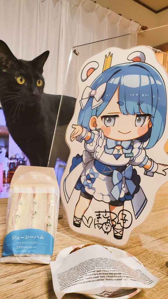 IekeiUsagi's tweet photo. フレーム届いた！！
遊びに来ていただいているので
揚げ鶏とジューシーハムどうぞです😺
今度は十四代をご用意します✨✨✨
#ネオまさる家 https://t.co/skEVBGdJU5