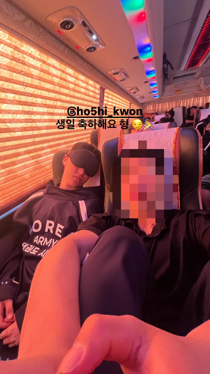 hammnyanya's tweet photo. @세븐틴님들 사진 더 가져오세요
육태시한테 질거임? https://t.co/p2oy5XhMRt