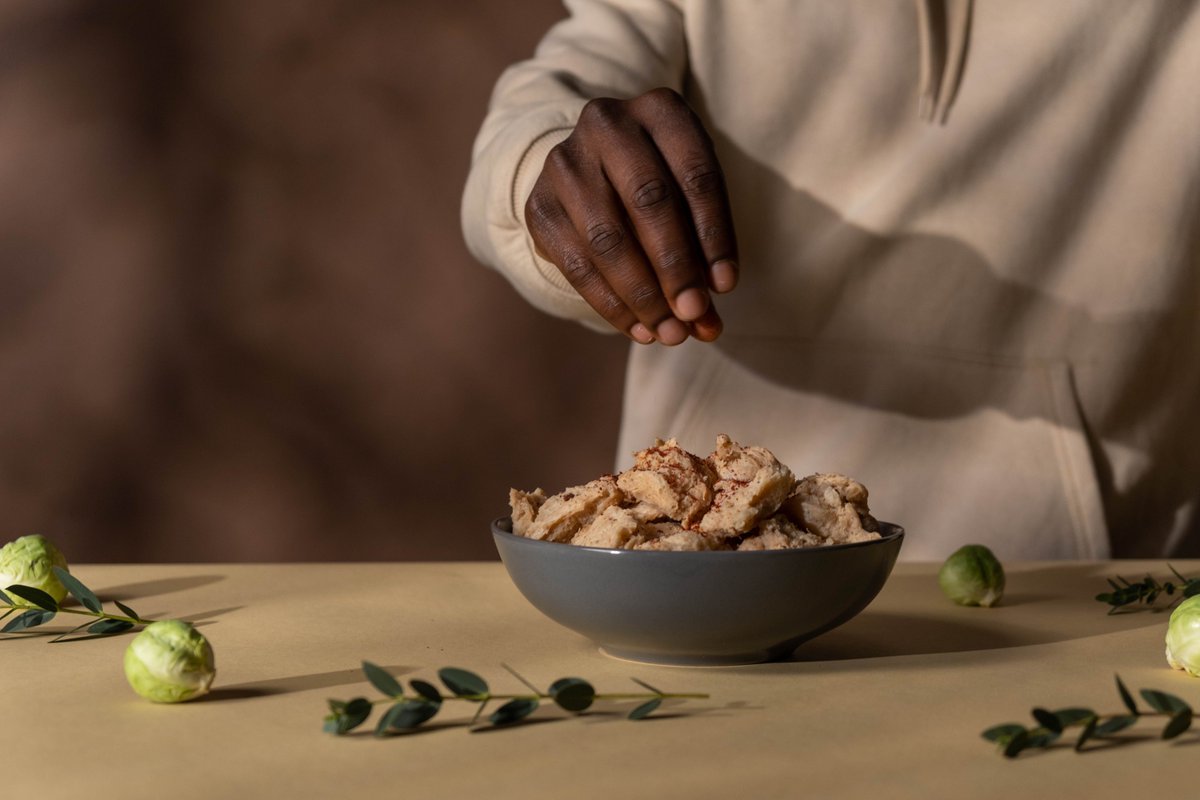 CapricornFM's tweet photo. #ConfessionStand | A 40-year-old woman from Bushbuckridge says her pastor advised her to confess to her husband that she once used Korobela in his food.
While she wants peace and forgiveness, she fears the damage the truth may cause in her marriage.
What advice would you give? Join Lesedi Molekwa on the #CapricornConnection via WhatsApp on 079 899 6226.