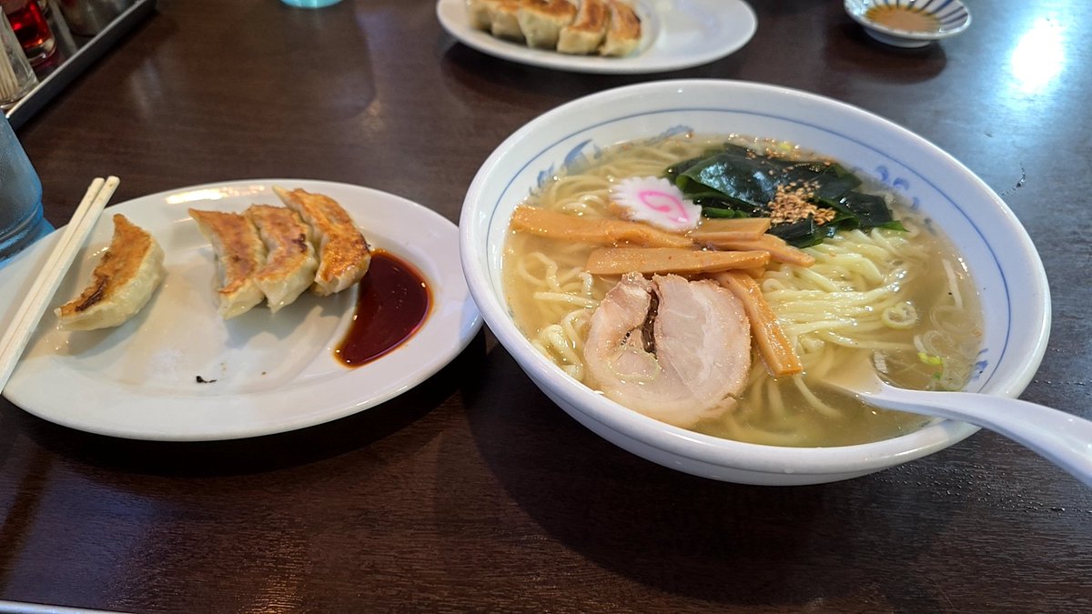 FuzzWaLDer's tweet photo. やっぱ生まれ育ったラーメン店の味っていいよな https://t.co/ygKUduKsjE